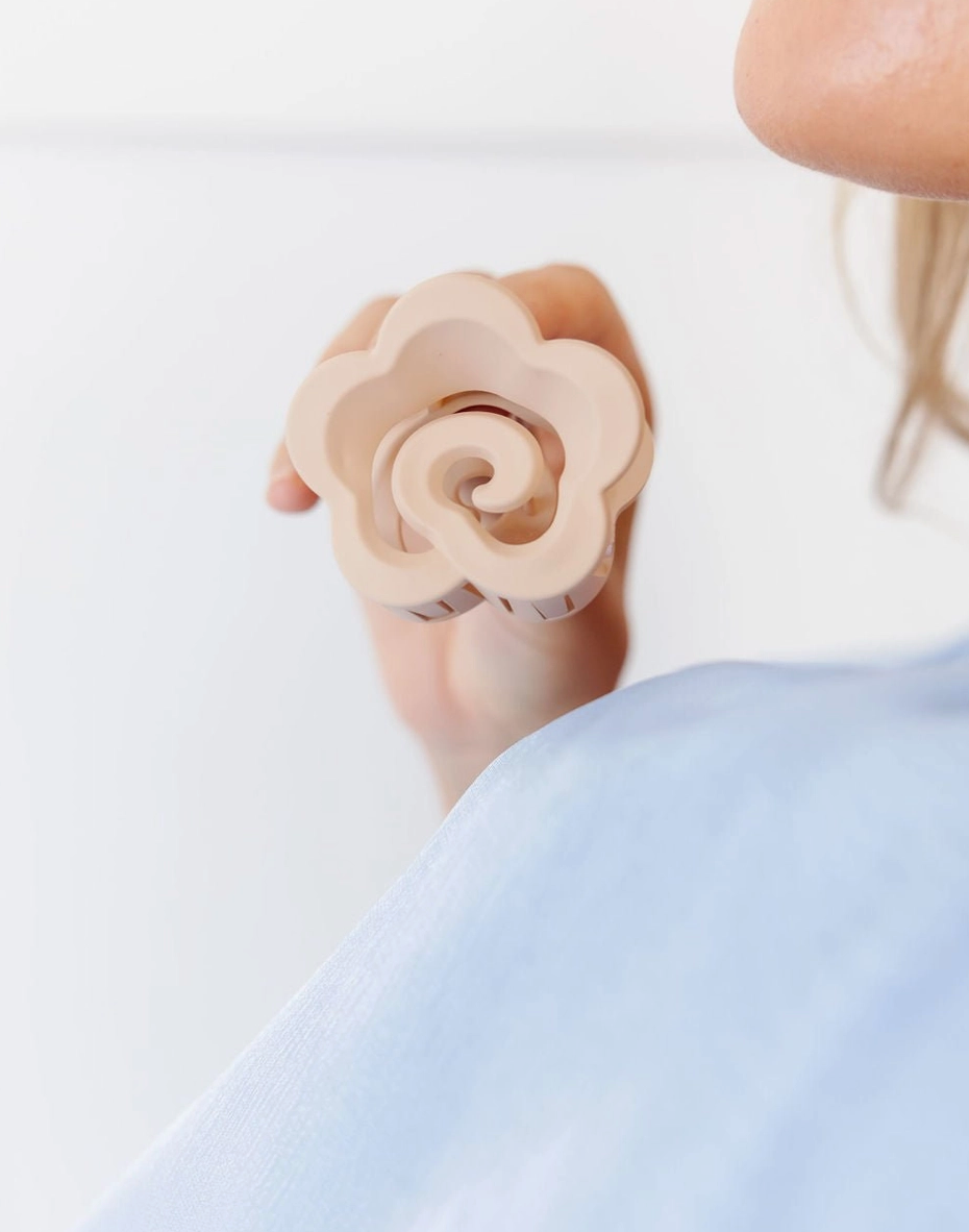 Flora Claw Clip